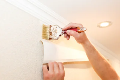 Pose de papier peint à Hardencourt-Cocherel — revêtements muraux et toiles de verre